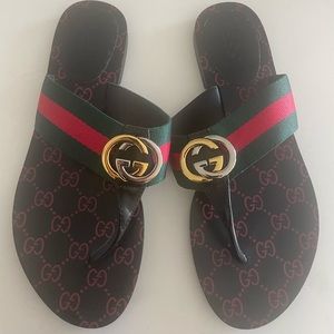 Gucci GG thong web sandals. Size 39.
